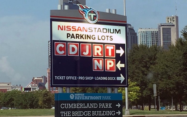 stadium-wayfinding-signs-blog image 1